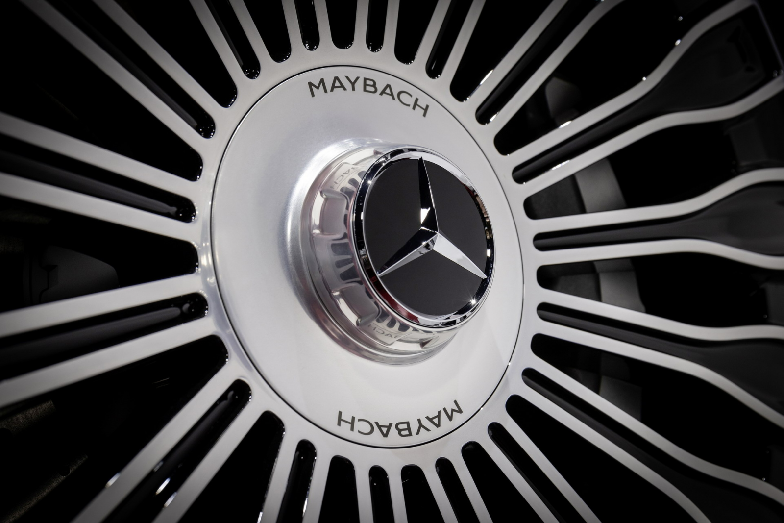 Truc-banh-xe-Mercedes-Maybach-S-Class-2021-giaxehoi-vn